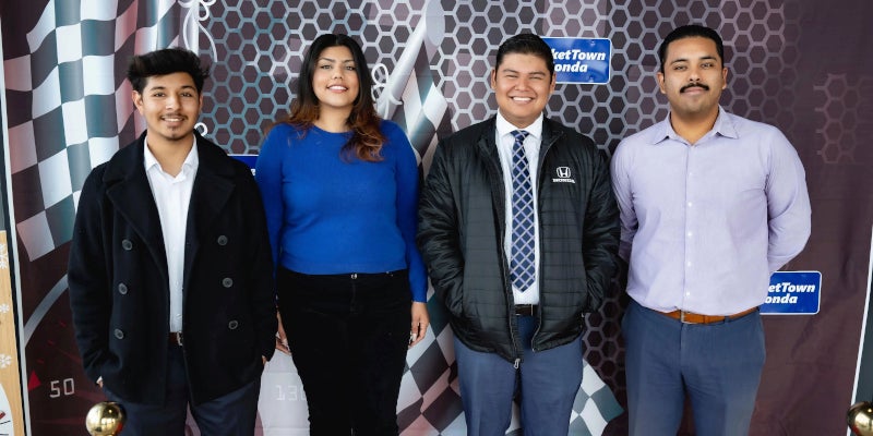 Rocket Town Honda Espanol speaking employees